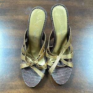 Report signature heels